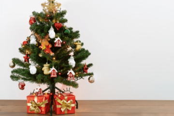 The History and Evolution of Christmas Garlands: From Natural to Artificial