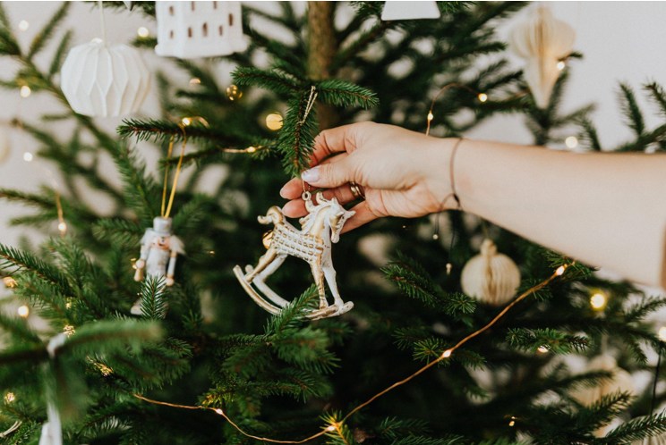 How Artificial Christmas Trees Can Enhance Your Budding Romance