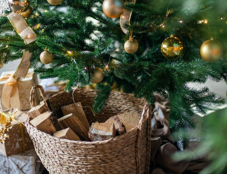 Christmas Tree Skirts and Holiday Décor on a Budget